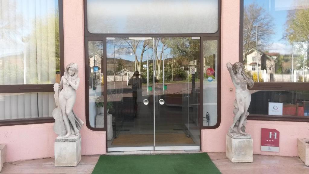 Inter-Hotel La Closerie Beaune Екстер'єр фото