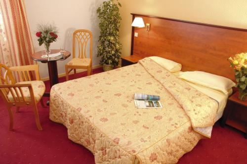 Inter-Hotel La Closerie Beaune Номер фото