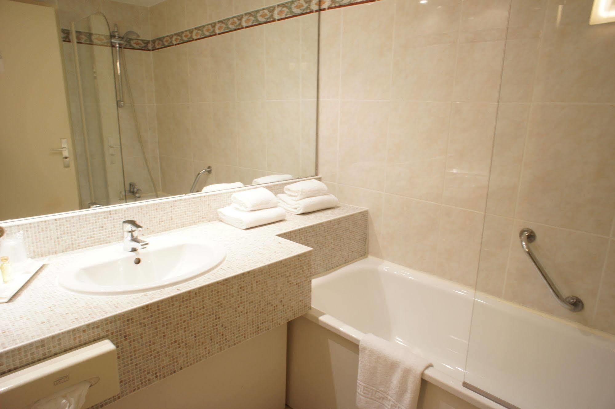 Inter-Hotel La Closerie Beaune Екстер'єр фото