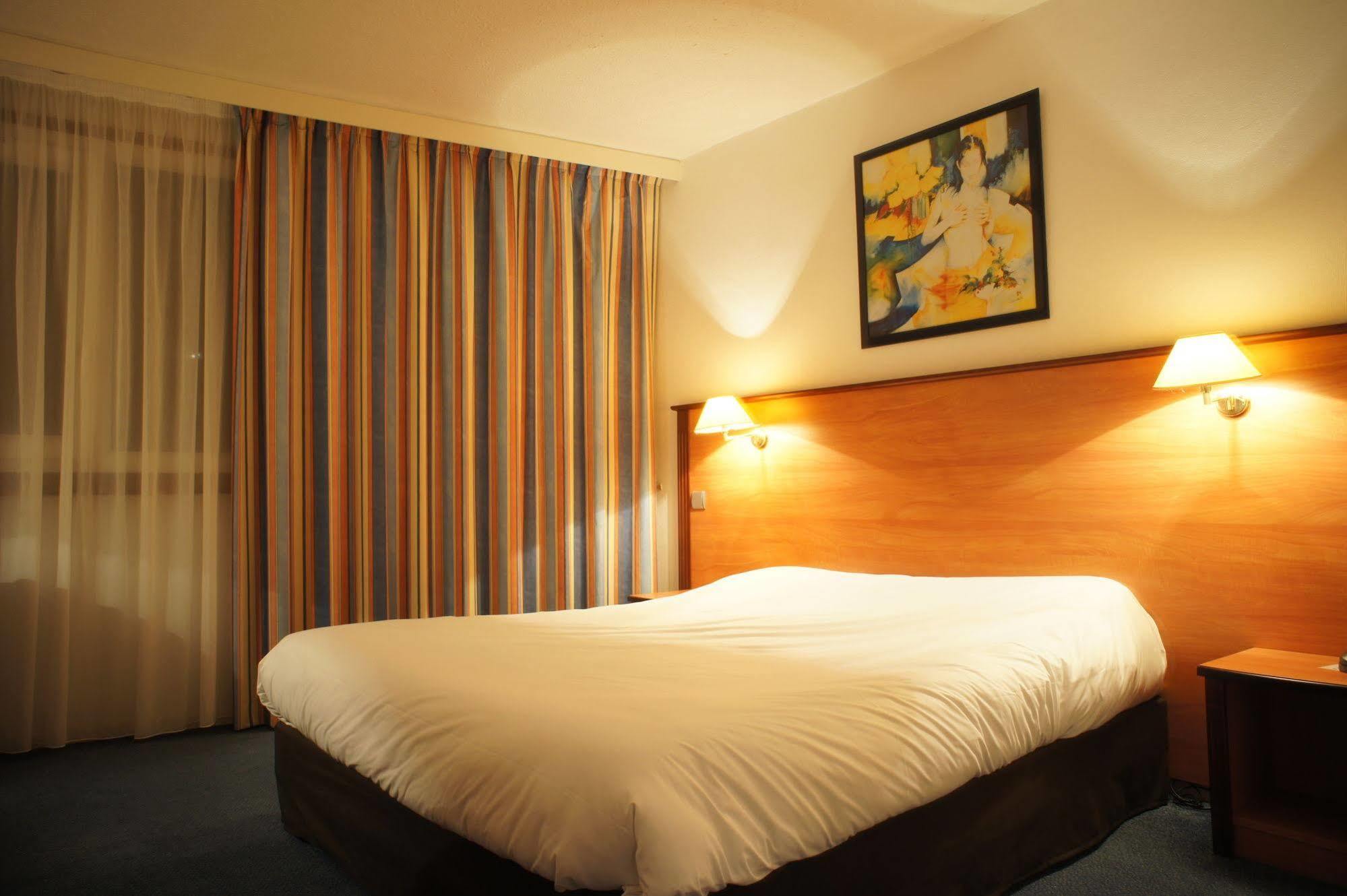 Inter-Hotel La Closerie Beaune Екстер'єр фото