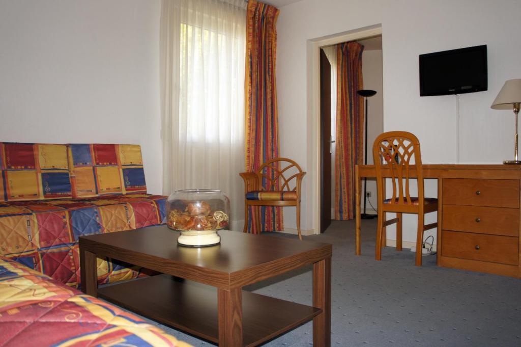 Inter-Hotel La Closerie Beaune Номер фото